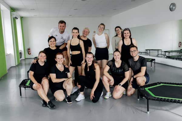 Skupinová fotografie z lekce Jumpingu
