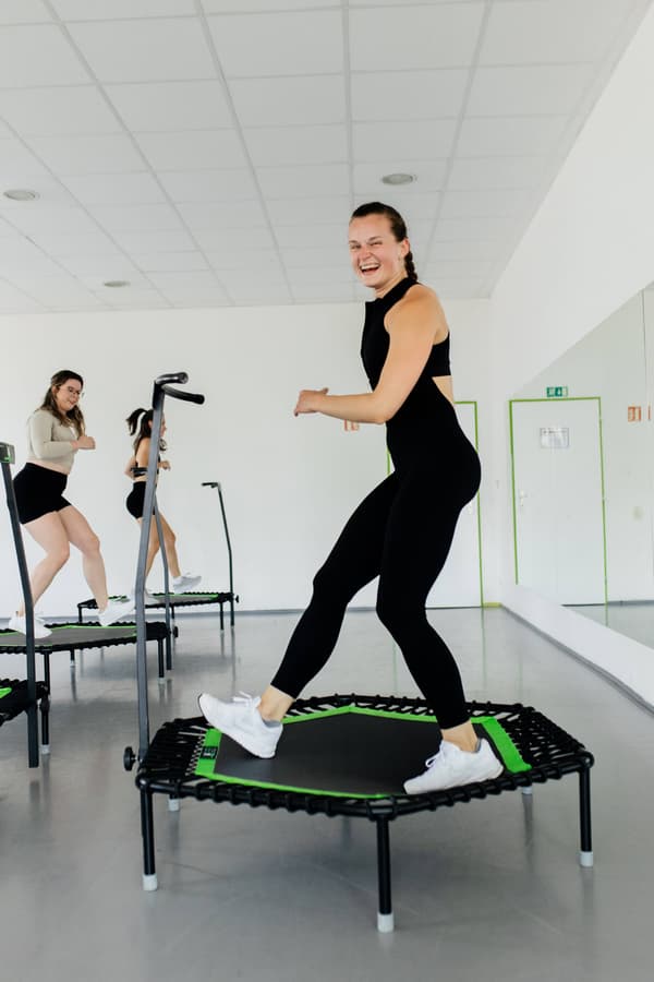 Viola Honzová na lekci Jumpingu v zeleném sále